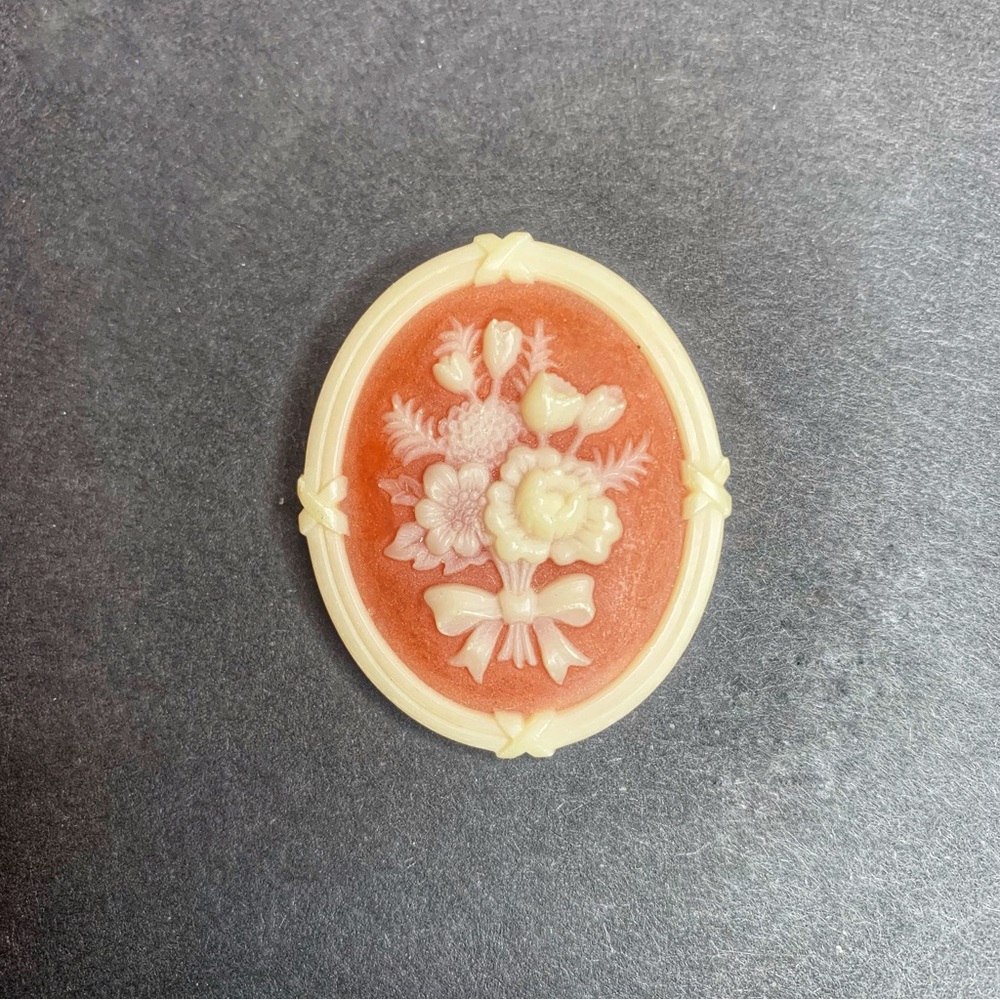 Vintage 1970’s Avon Cameo Brooch Pink/Orange and White/Cream Bouquet of Flowers